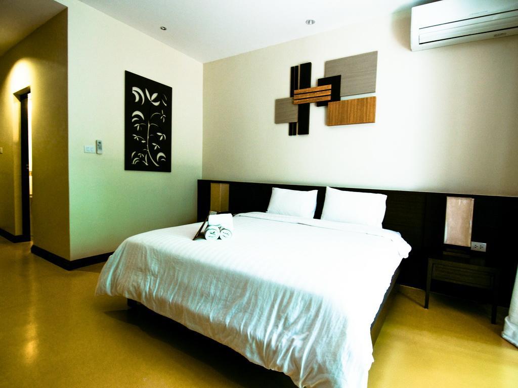 Baan Chumphon Hotel Pathio Exterior photo